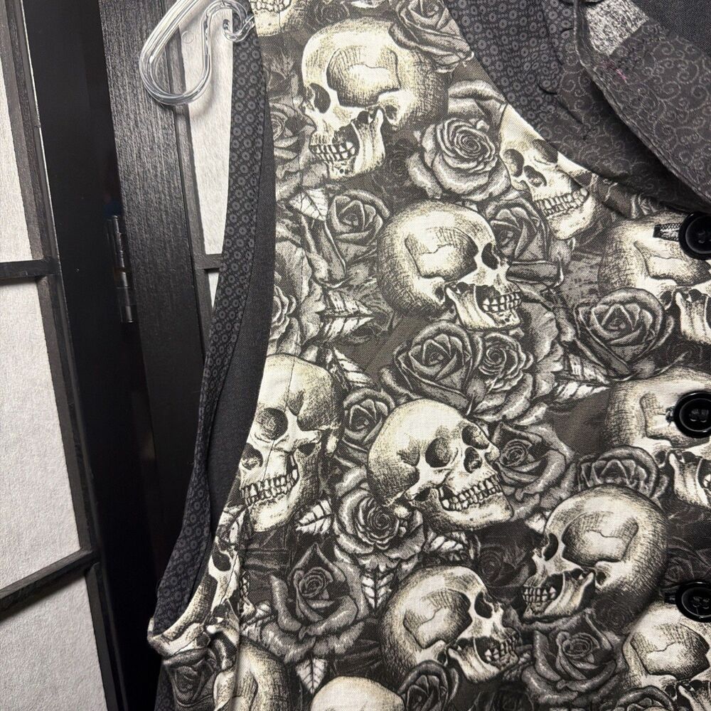 Women’s Black Gothic Skull Roses Shawl Collar Vest Size 1X - Picture 14 of 16